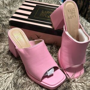 New Lady Go Diva Morrigan pink open toe sandal size 10
